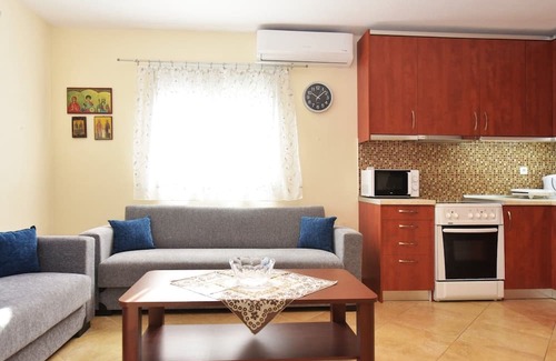 Nea Propontida House | Family-Friendly Mamas Twin Houses with Kitchen & Breakfast