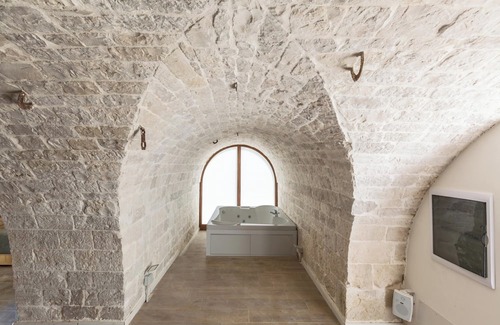 Mottola House | Family-Friendly Hotel Room with Pool and Breakfast Included