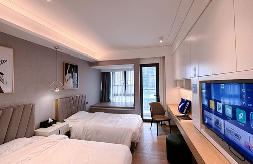 Shajing Apartment | Convenient Studio Steps from SZ Convention Centre