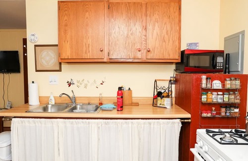 Burks Fork Cottage | Romantic Escape at Joy Cottage by Buffalo Mtn Getaway