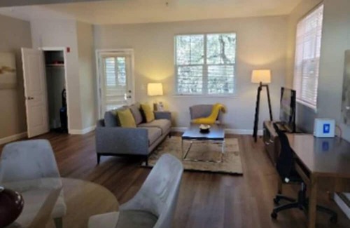 Santa Rosa Condo | Stylish 2BR Condo with Pool at The Meadows Fountaingrove