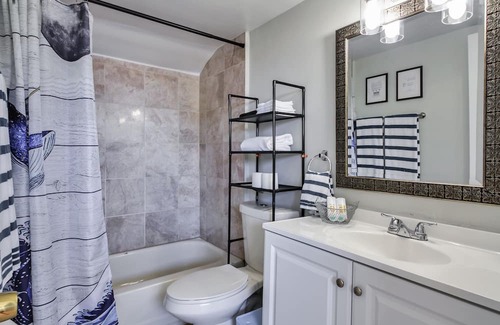 Orlando House | Renovated 2 Bed/2 Bath Hotel Near UCF with Family Amenities