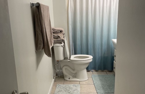 Cairo Apartment | Convenient Stay Just Minutes from Town with Pet-Friendly Perks