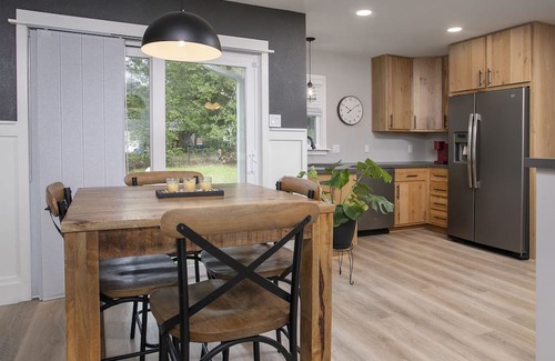Kilgore House | 2020 Remodel, 1/2 Mile to Restaurants, Shopping, Hiking, Dog Park.