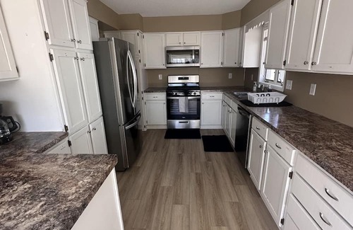 Fair House | Ideal Family Retreat with Kitchen and Child-Friendly Amenities