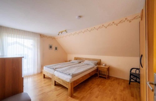 Lippstadt Apartment | Cozy Apartment 'Wohnung Am Kurpark' with Ocean View & Wi-Fi