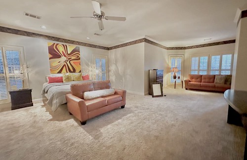 Gunter Afs House | Welcoming Family & Pet Friendly Retreat with Great Amenities