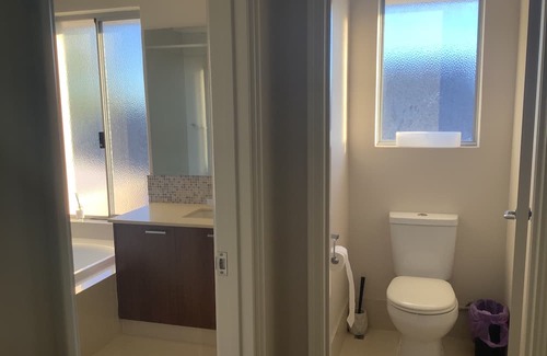 North Lake House | Tranquil Retreat with Scenic Cycling Paths - Guest Rated 10/10