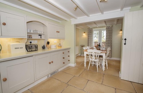 Huggate Cottage | Delightful holiday home in pretty village high in the stunning Yorkshire Wolds