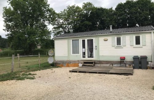 Verlin House | Cozy Mobilhome in an Equestrian Setting for Families