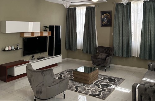 Kumasi Villa | Discover Nanani Villa - A Family-Friendly Escape