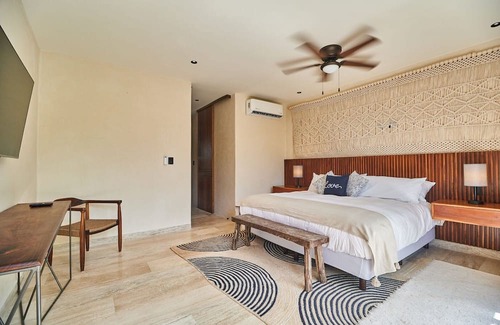 Zama Resort | Beach Hideout: Ideal 2-Bedroom Escape with Pool Access