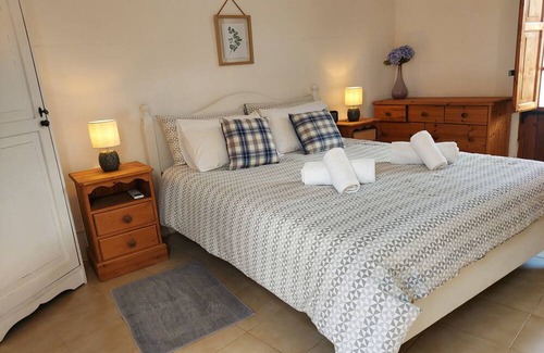 Ghasri Bed & Breakfast | Tranquil B&B Getaway with Breakfast & Family-Friendly Vibes