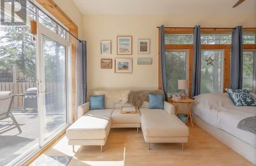 Bluewater Cottage | Relaxing Barbara Street Lake Escape with Pet-Friendly Amenities