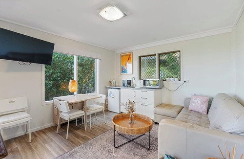 McCracken House | Prime Location at McCracken with Ocean Views and Pool