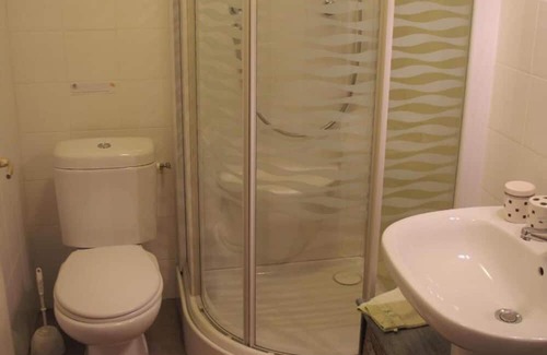 Angoume House | Cozy Guest House 'Chambre D'hôtes Edelweiss' with Wi-Fi