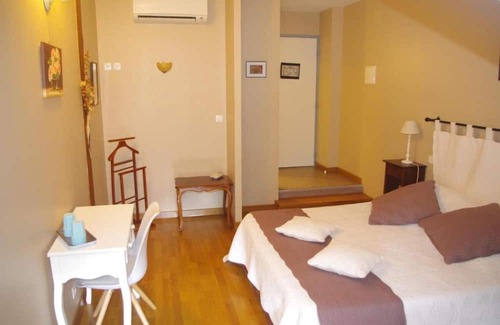 Angoume House | Cozy Guest House 'Chambre D'hôtes Edelweiss' with Wi-Fi