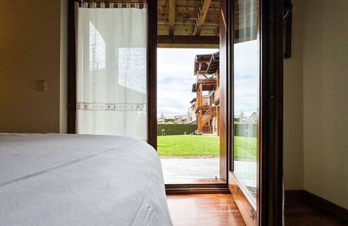 Llivia House | Child-Friendly Retreat at Cal Fontcitrana, Casa de Montaña
