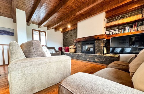 Llivia House | Child-Friendly Retreat at Cal Fontcitrana, Casa de Montaña