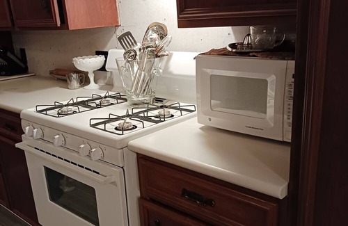 Randolph House | Convenient stay off expressway, lots of extras, roomy, central to attractions.
