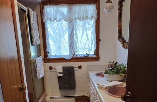 Randolph House | Convenient stay off expressway, lots of extras, roomy, central to attractions.