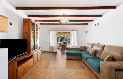 Granadilla de Abona Ski Chalet | Villa Duke: Scenic Mountain Views with Private Pool & Wi-Fi