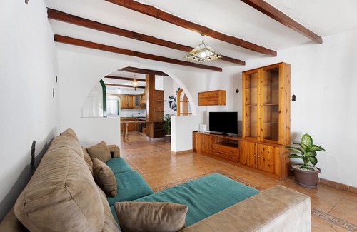 Granadilla de Abona Ski Chalet | Villa Duke: Scenic Mountain Views with Private Pool & Wi-Fi
