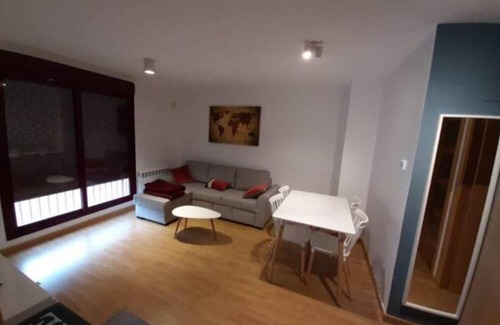 Abena Apartment | Cozy 1-Bedroom Apartment in Sabiñánigo for Families