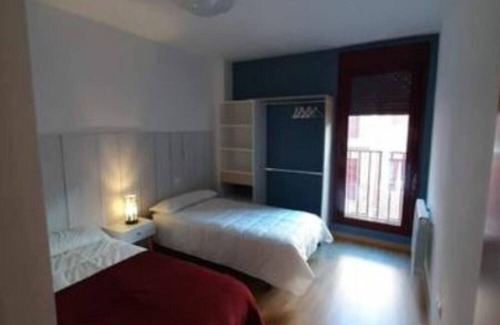 Abena Apartment | Cozy 1-Bedroom Apartment in Sabiñánigo for Families