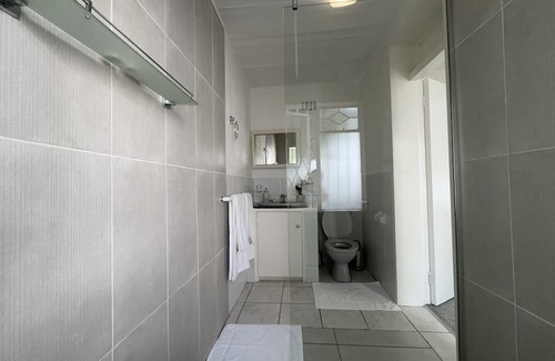 Greater Johannesburg Metropolitan Area Cottage | Cozy Getaway in Bryanston: Wi-Fi, Netflix & Pool Access