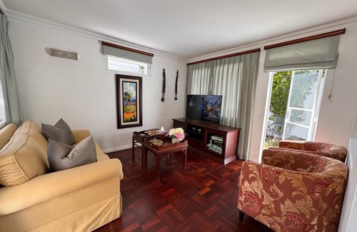 Greater Johannesburg Metropolitan Area Cottage | Cozy Getaway in Bryanston: Wi-Fi, Netflix & Pool Access