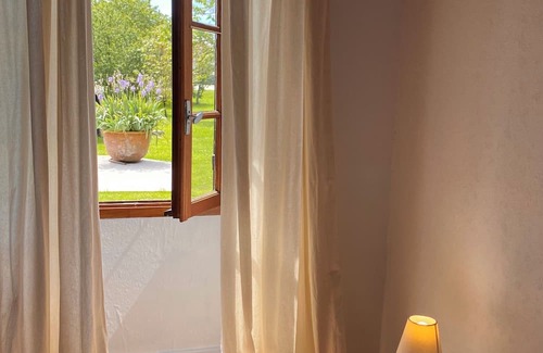 Neuvicq Cottage | Discover Relaxation at Le Petit Four à Pain Hotel