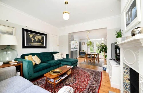 London Borough of Bromley House | Top-Rated Family Home with Kitchen in Orpington