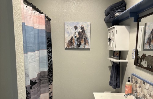 Weed House | Cozy one bedroom home in the woods 5 miles from the town of Mount Shasta.