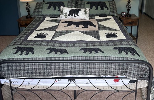 Weed House | Cozy one bedroom home in the woods 5 miles from the town of Mount Shasta.