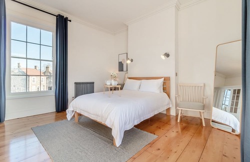 Methwold Cottage | Spacious 5 Bedroom Stay in Methwold with Breakfast Included