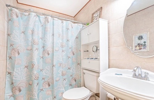 Largo Hotel | Perfect 2BR Retreat Near Clearwater Beach with Essentials