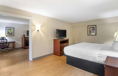 North Chesterfield House | Deluxe Rooms Near Virginia Museum of Arts with Breakfast