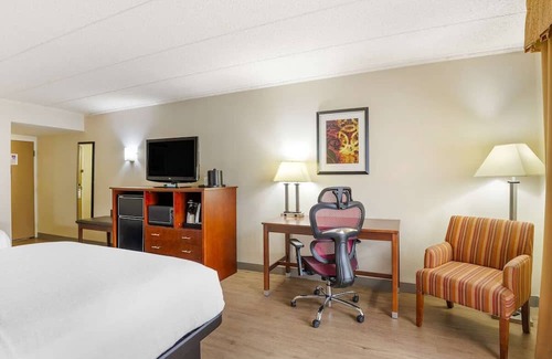 North Chesterfield House | Comfortable Getaway Near Providence Golf Course with Breakfast