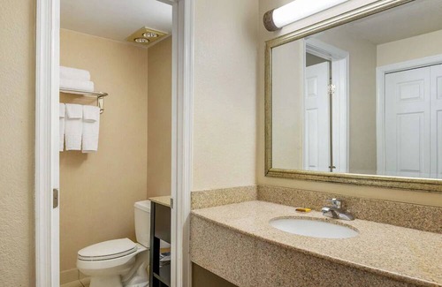 North Chesterfield House | Comfortable Getaway Near Providence Golf Course with Breakfast