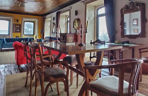 Sao Tiaguinho Hotel | Experience Paço de Vilharigues: Family-Friendly Getaway