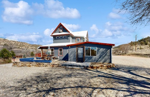 Naturita House | Scenic 2-Story Duplex with Deck, Grill & Mountain Views