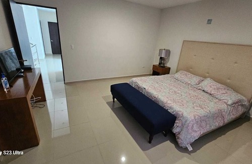 Aguascalientes House | Spacious 3-Bedroom Casa with Balcony and Roof Garden