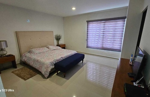 Aguascalientes House | Spacious 3-Bedroom Casa with Balcony and Roof Garden