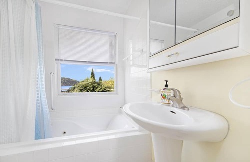 Lynn Garden House | Inviting 3BR Boone Lakefront Home with Scenic Views