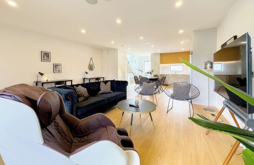 Epsom House | Modern 4-Bedroom Townhouse in Auckland Epsom for Families