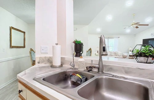 Port Malabar House | Pet-Friendly 4 BR Brick Villa for Family Getaways
