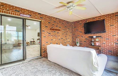 Port Malabar House | Pet-Friendly 4 BR Brick Villa for Family Getaways