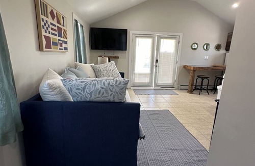Patchogue Cottage | Relax in a Cozy Yellow Cottage by the Ocean