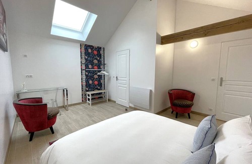 Aubergenville Bed & Breakfast | Cozy Le Relais de 40 Sous - Breakfast Included & Family-Friendly